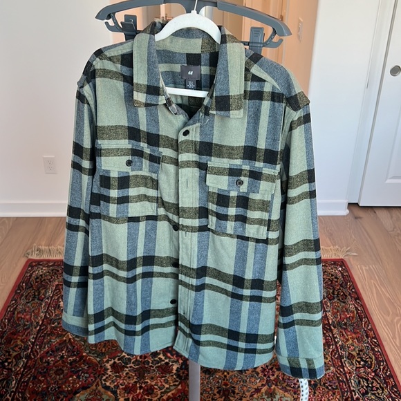 H&M Men’s Flannel. Button down. Pockets. - Picture 5 of 6